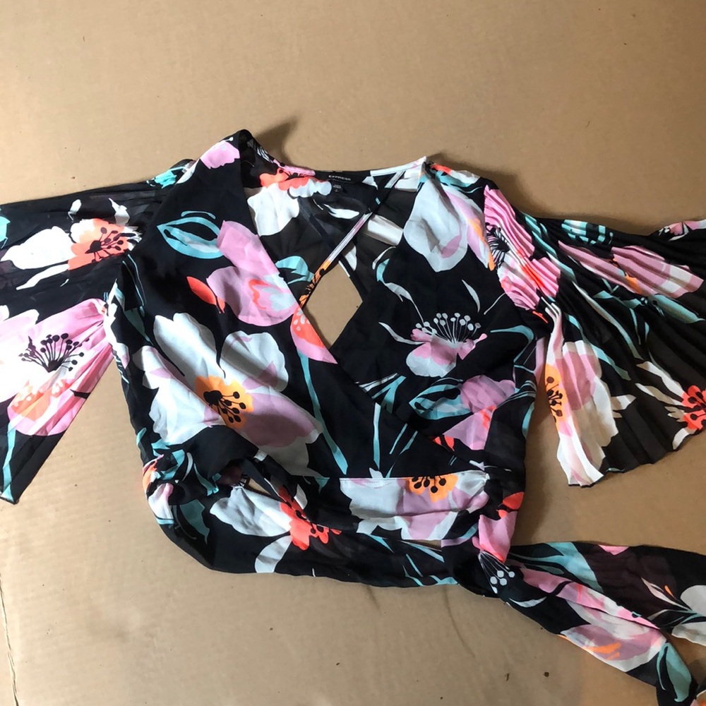 Flowy sleeves Express blouse
